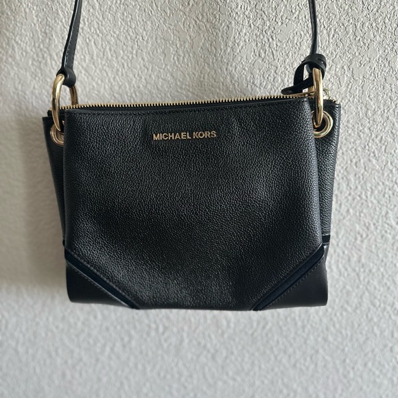 Michael Kors Handbags - Michael Kors Black Crossbody Bag